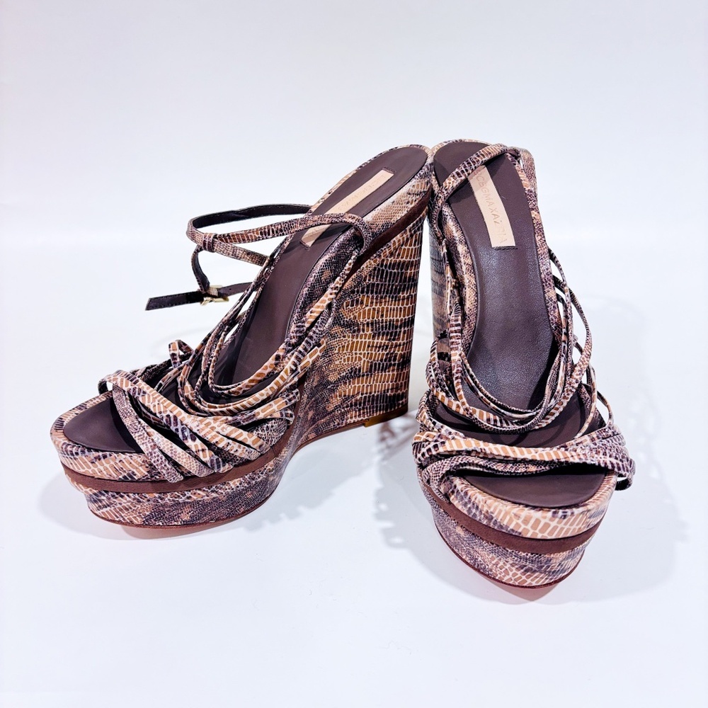 BCBG‎ MAXAZRIA Crocodile wedge sandals | Size 8.5 - Picture 4 of 9